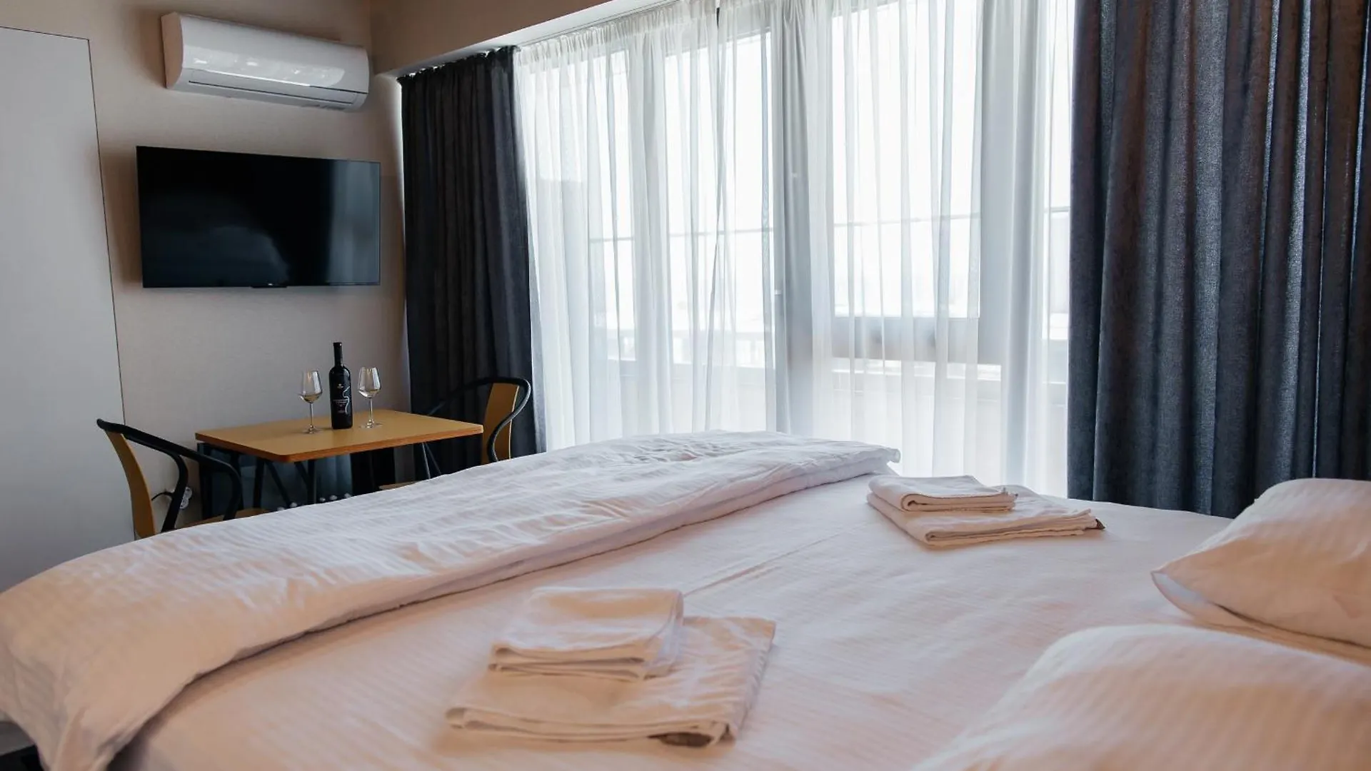 The Spot Apartments - Orbi Beach Tower Батуми