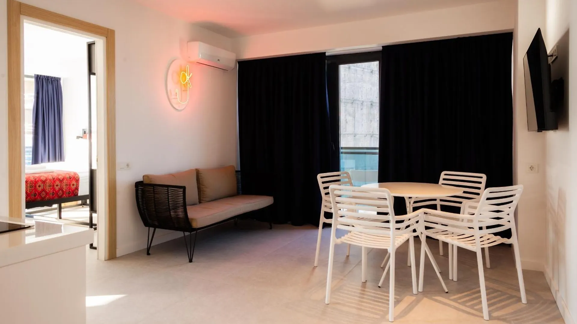 The Spot Apartments - Orbi Beach Tower Батуми