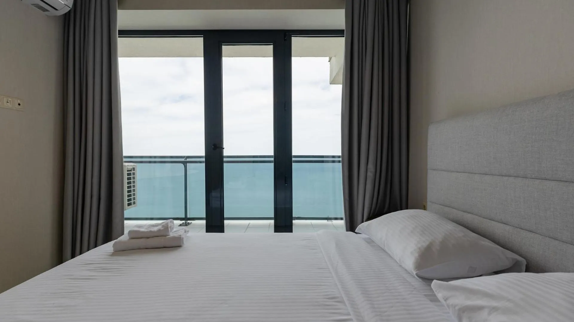 The Spot Apartments - Orbi Beach Tower Батуми